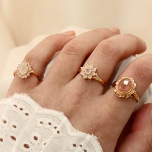 A La – Vintage Gold Antique Ring Pink Chalcedony