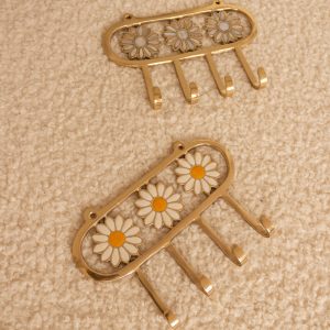 A La – Daisy Pearl Four Hooks